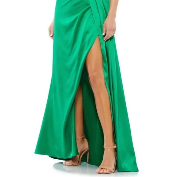 Ieena Mac Duggal Emerald Green One-Shoulder Ruched Satin Gown - Picture 2 of 5